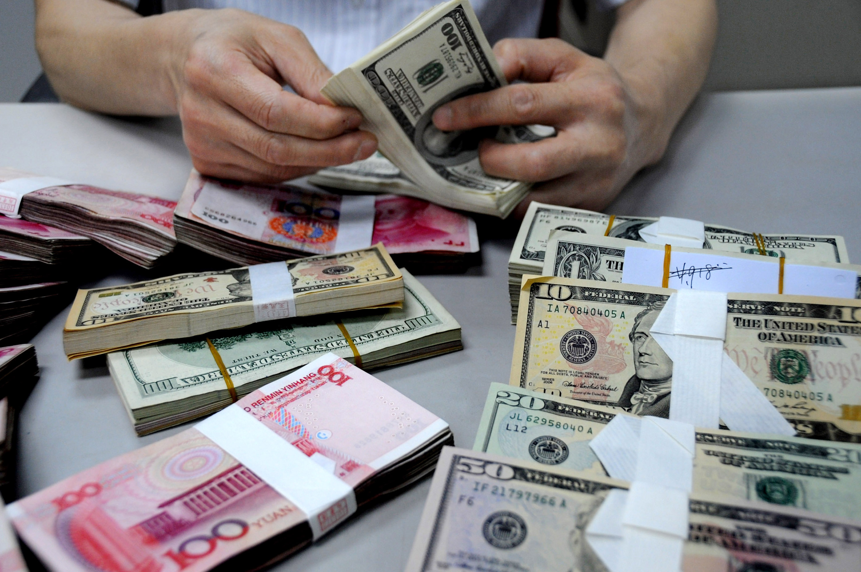 汇率波动如何影响留学贷款 | 2025年换汇最佳时机预测