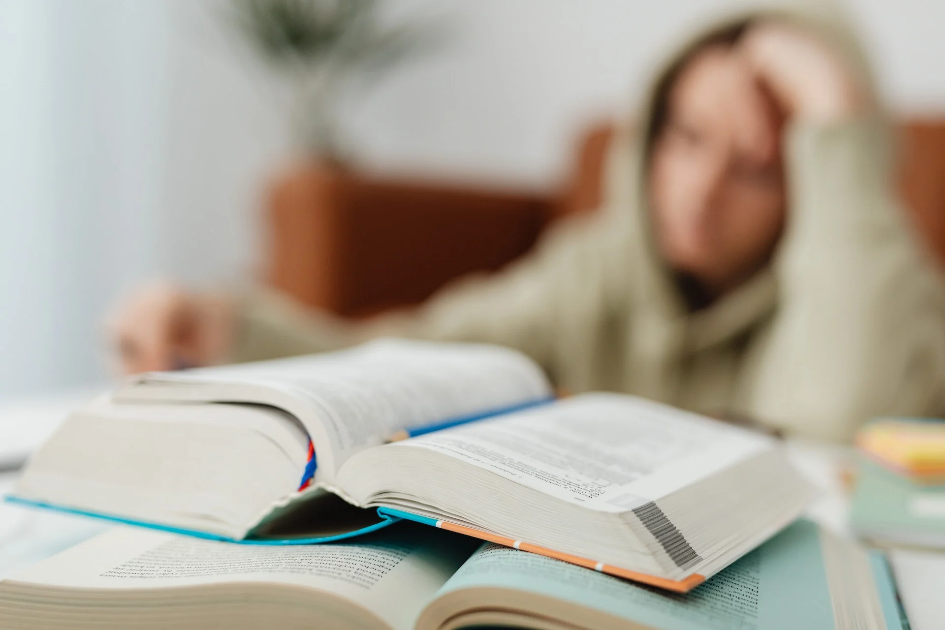 紧急用钱怎么办 | 留学生应急贷款3天到账利率8%起